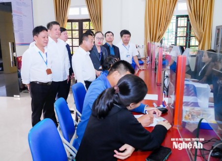 Phó Chủ tịch UBND tỉnh Nguyễn Văn Đệ kiểm tra, chỉ đạo, tháo gỡ khó khăn trong triển khai thực hiện chính quyền địa phương 2 cấp tại các xã