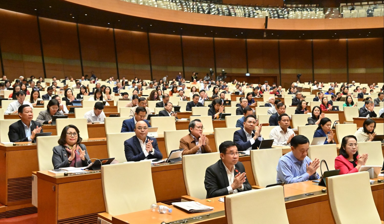 cac dai bieu tai phien hopvqk4390 1765351867519 17653518676791733049605