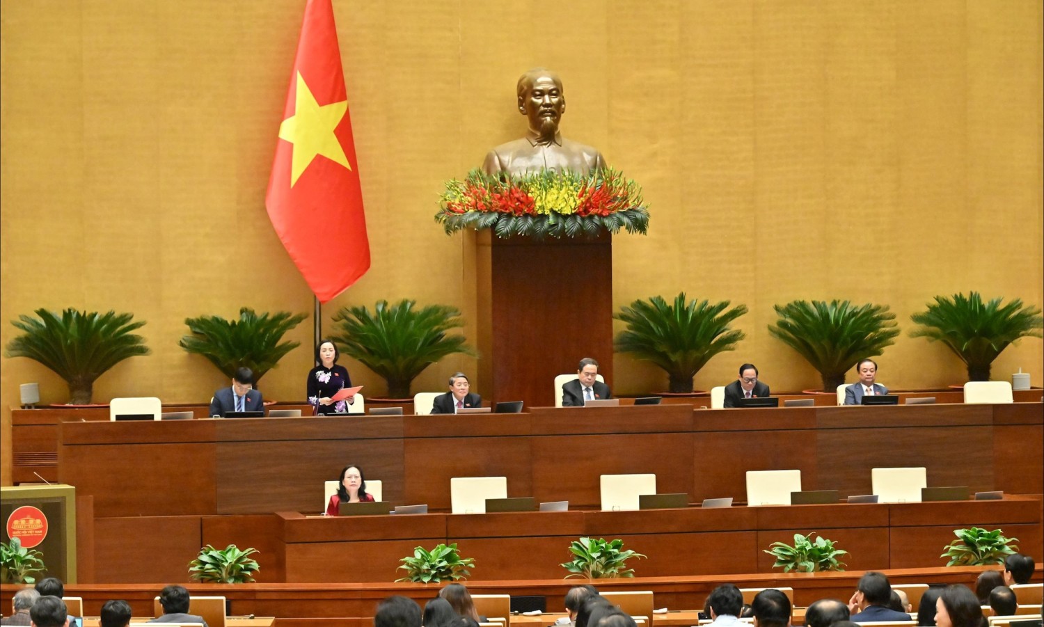 pho chu tich quoc hoi nguyen thi thanh dieu hanh phien hop 1 1765351865429 1765351865617863331364